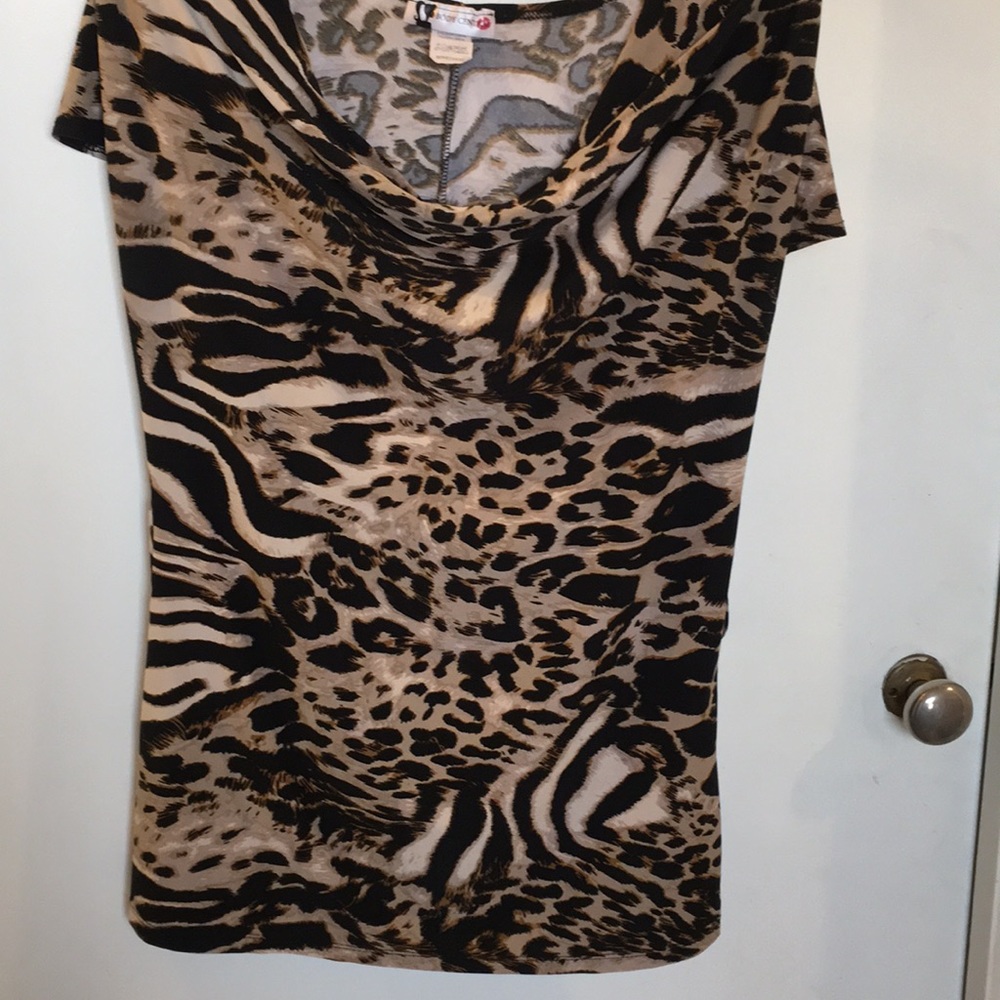 Body Central  top leopard print